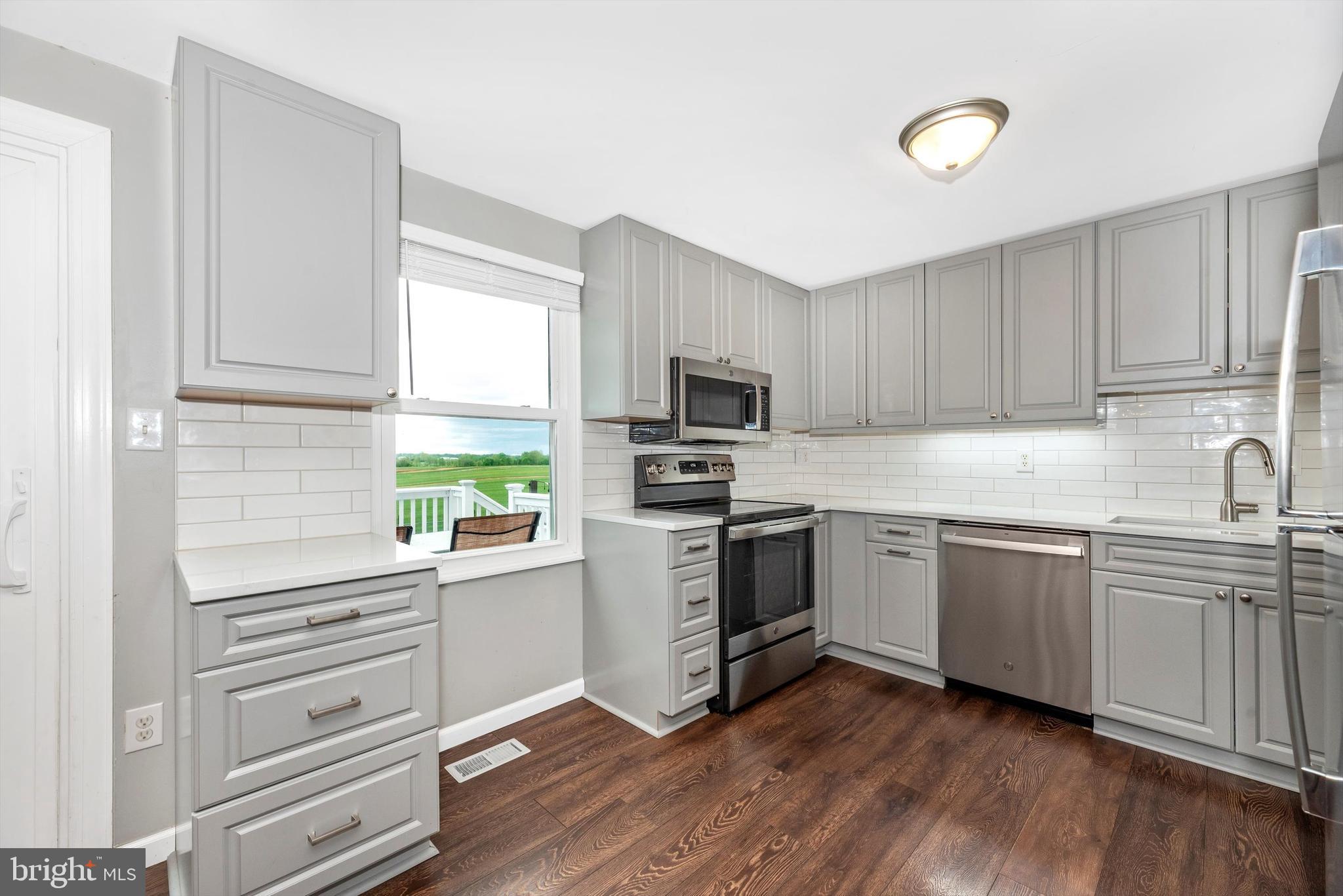 GLADE TOWN - Residential