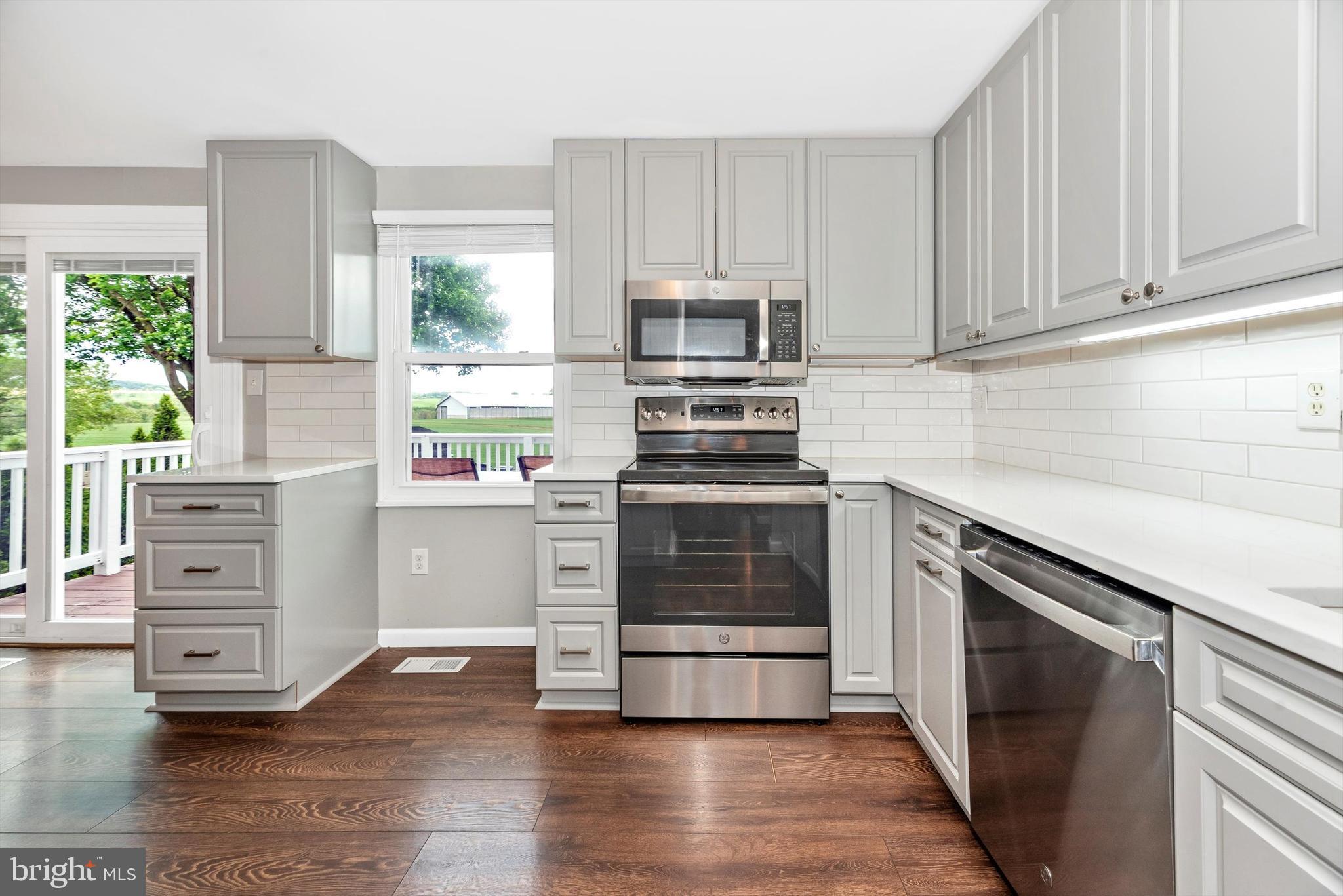 GLADE TOWN - Residential