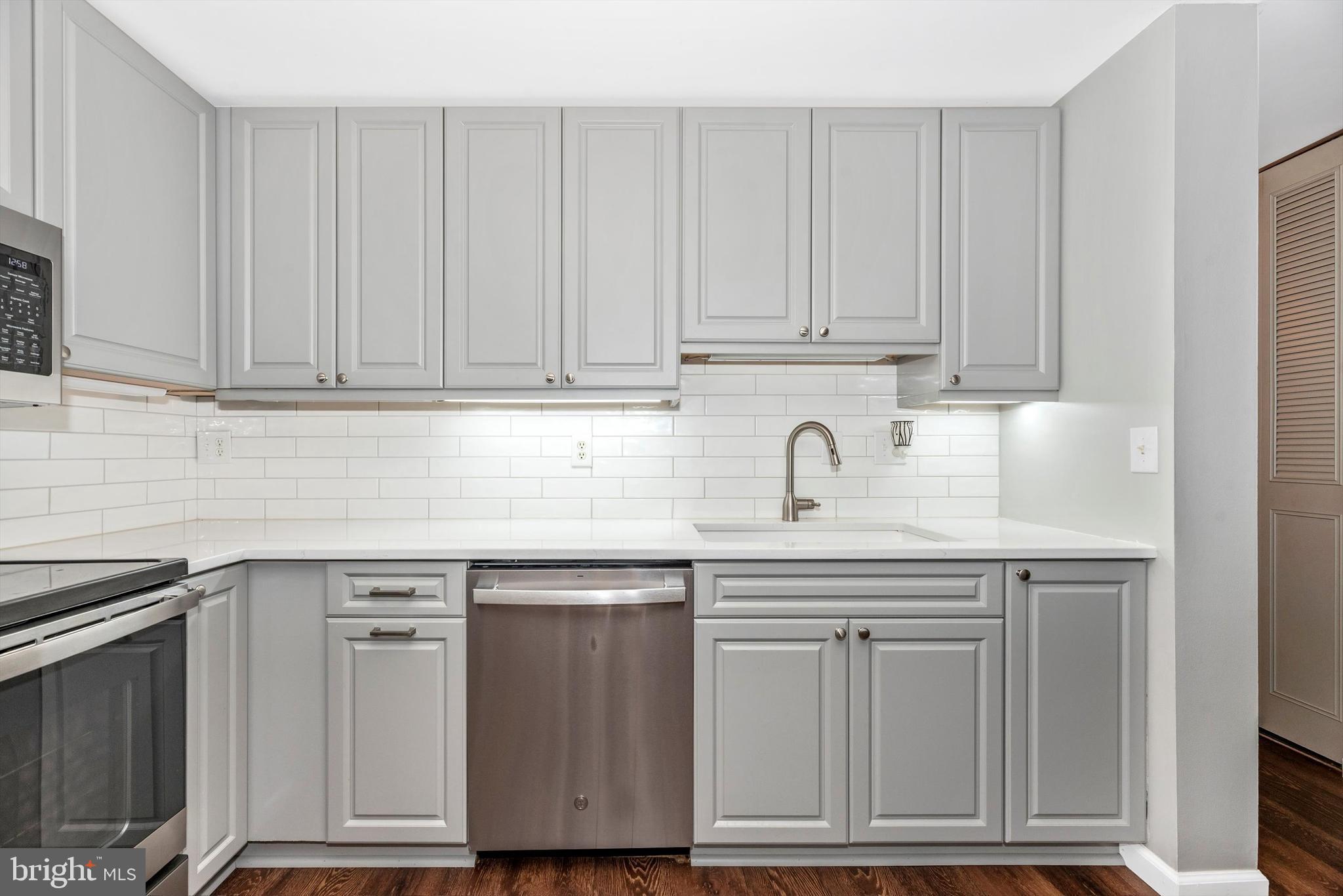 GLADE TOWN - Residential