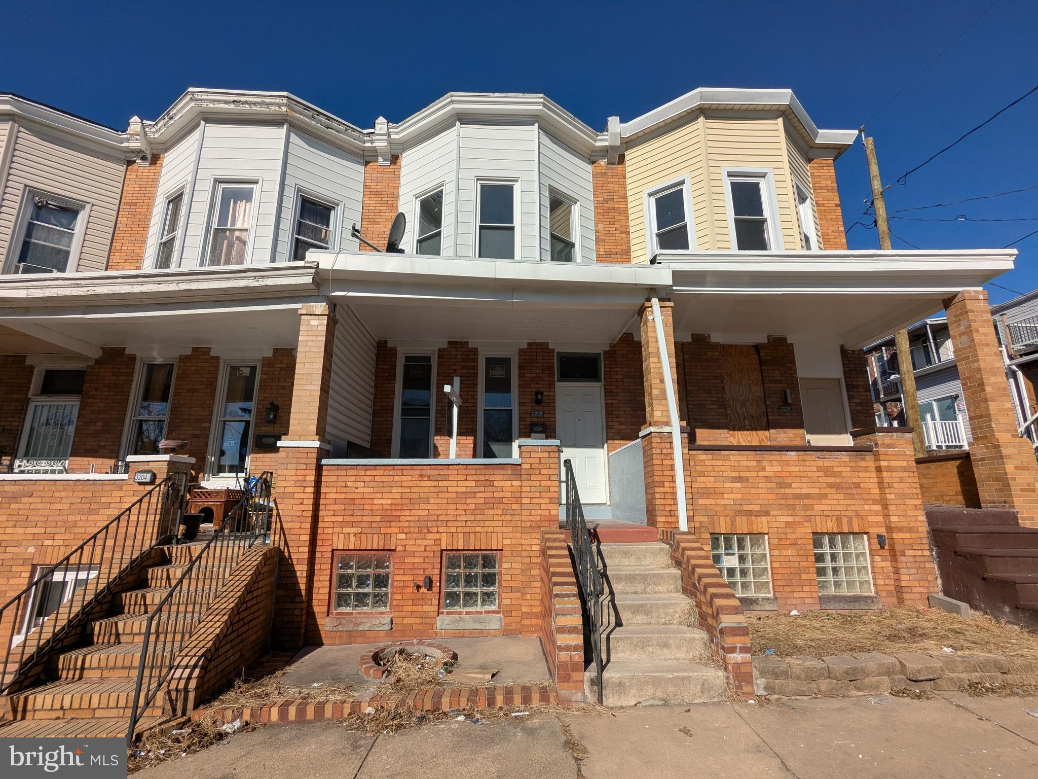 **Beautiful fully renovated property** This property is in a convenient location and offers lots of space. Great starter home or if you want to add to your rental portfolio here is your opportunity. This property also has a nice back yard area for entertaining. Schedule your showing now!
The porch is soon to be repainted.