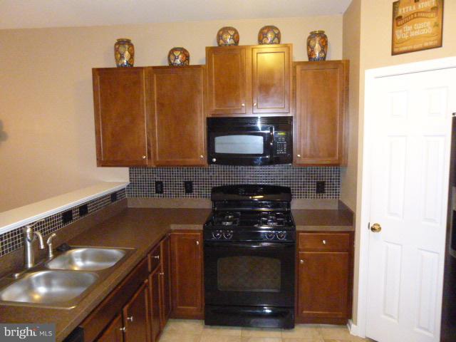 IVY GREENS CONDOMINIUMS - Residential