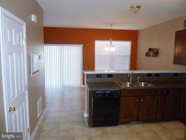 IVY GREENS CONDOMINIUMS - Residential