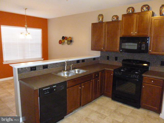 IVY GREENS CONDOMINIUMS - Residential