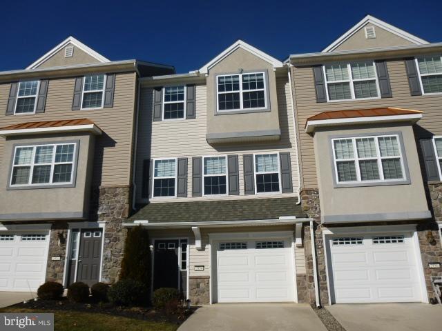 IVY GREENS CONDOMINIUMS - Residential