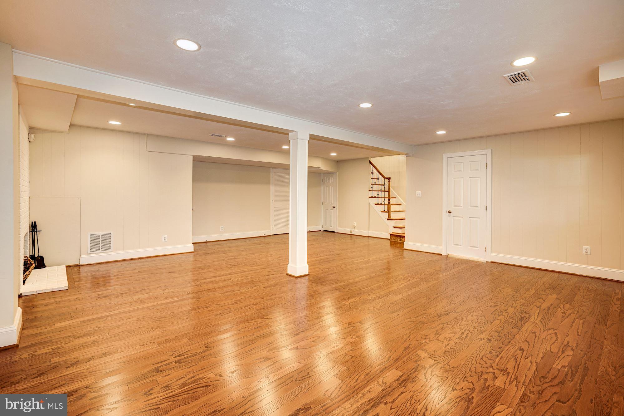 WESTBURY HEIGHTS - Residential