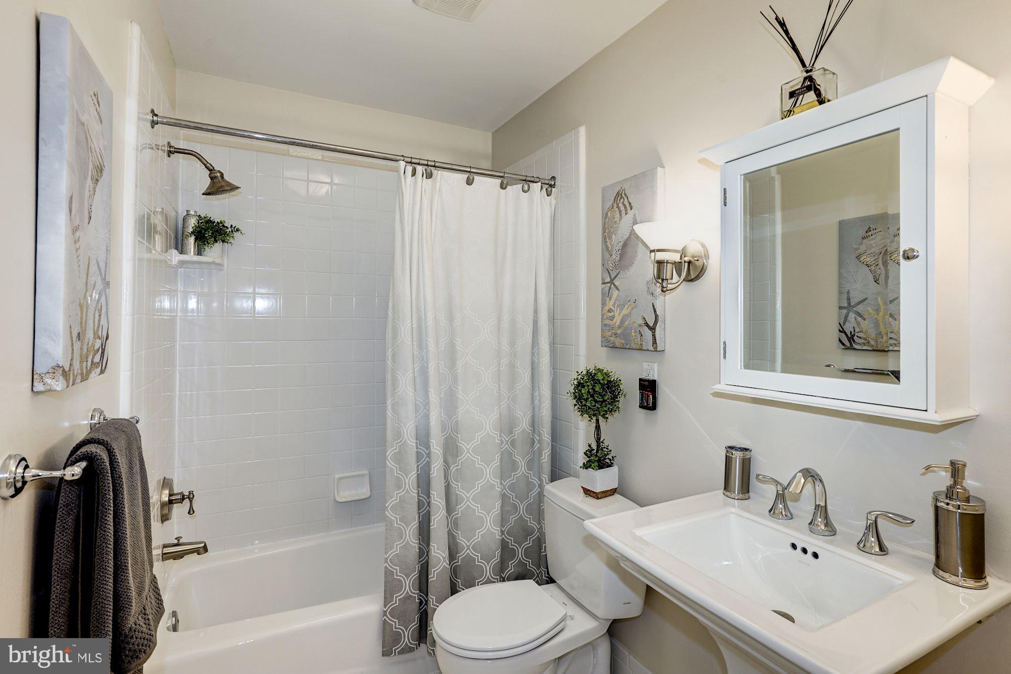 WESTBURY HEIGHTS - Residential