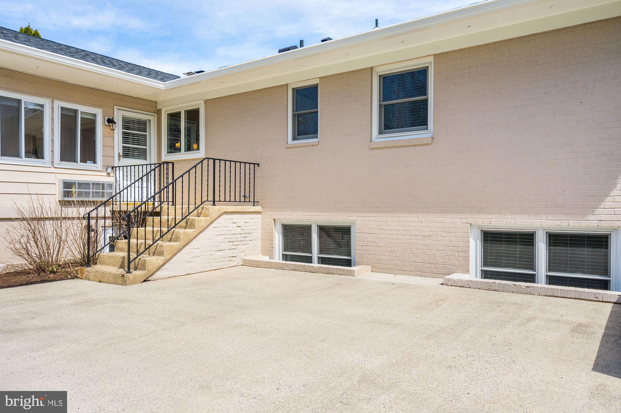 WESTBURY HEIGHTS - Residential