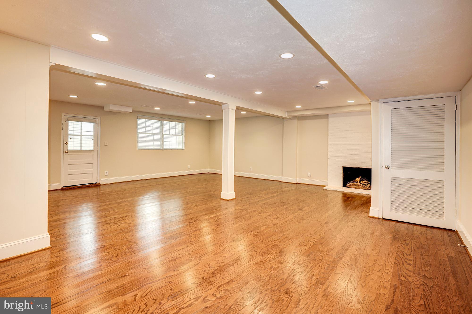 WESTBURY HEIGHTS - Residential