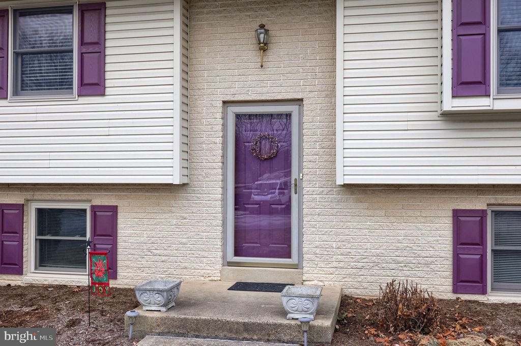 Photo of 281 Robin Dale Drive, LEOLA, PA 17540 (MLS # PALA2081038)