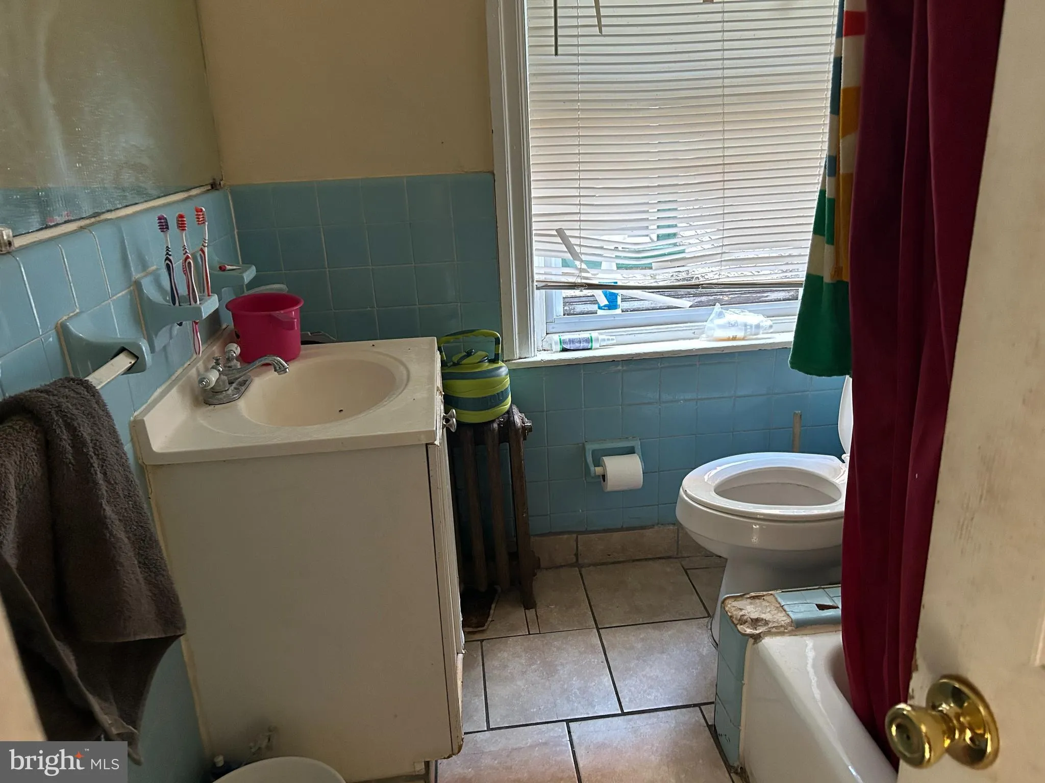 Philadelphia, Pennsylvania 19142, United States, 4 Bedrooms Bedrooms, ,Residential,Active,28553