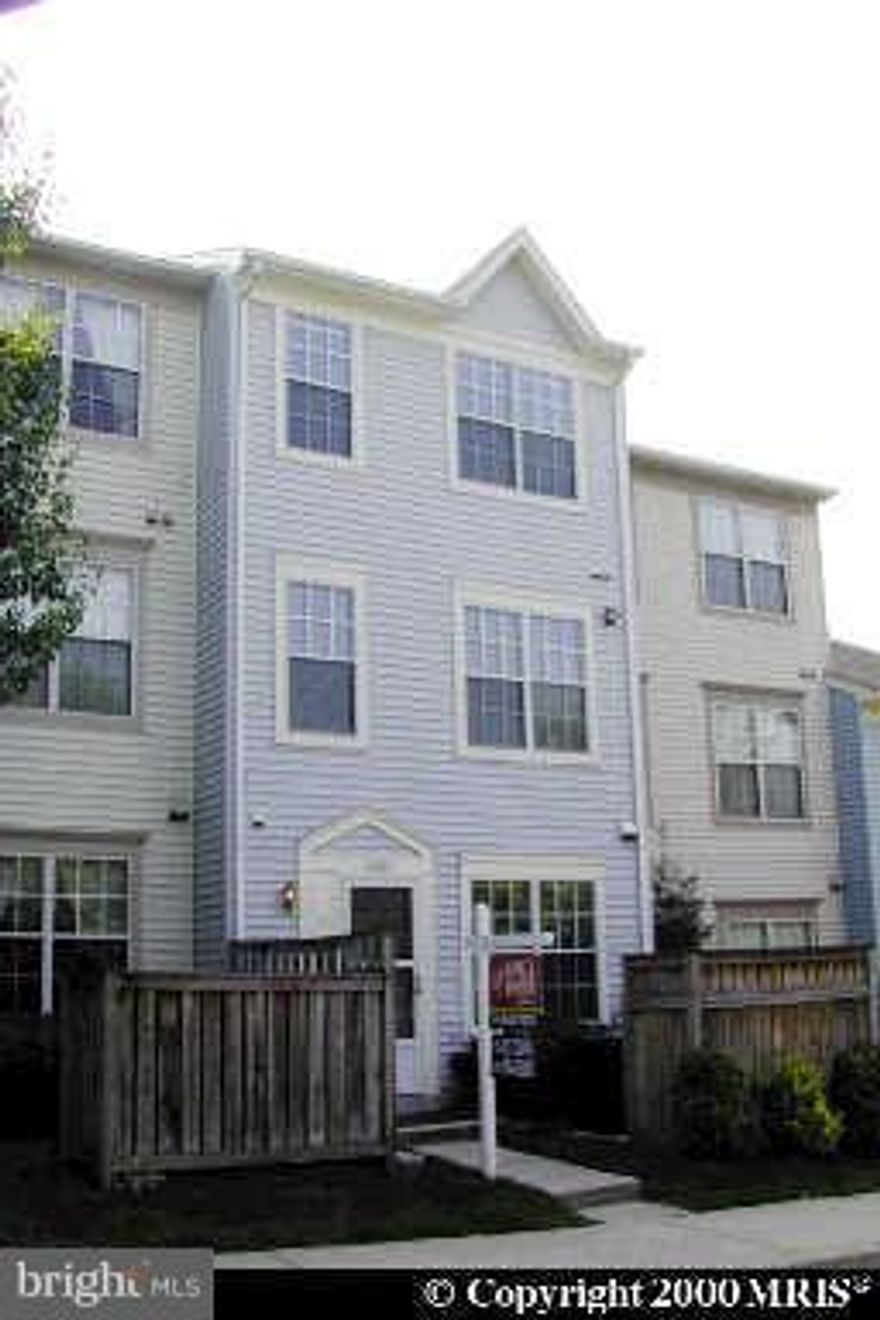 10K REDUCTION,WHAT A STEAL!  BRING US YOUR CONTRACT! GREAT 3 FINISHED LEVEL TH IN A POOL & TENNIS COMMUNITY. PRIVATE 15X17 MASTER BEDROOM ON 3RD LEVEL WITH 7 X 8 WALK-IN  AND BATH. 2 BEDROOMS AND FULL BATH ON 2ND LEVEL WITH LARGE LAUNDRY ROOM. COMMUNITY POOL. WALK TO LIBRARY, STORES IN DOWNTOWN OLNEY. HOSPITAL, GAS, GROCERY STORES JUST MINUTES AWAY! CARDINAL TITLE CLOSING=FREE 2/10 HOME WARRANTY.