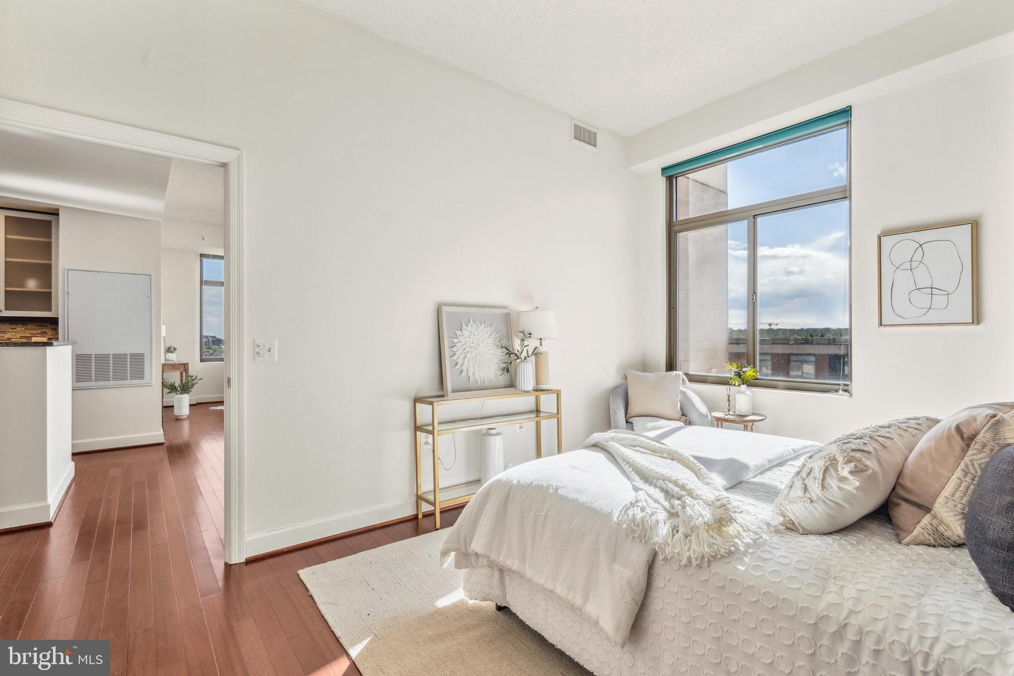 CRYSTAL CITY - Residential