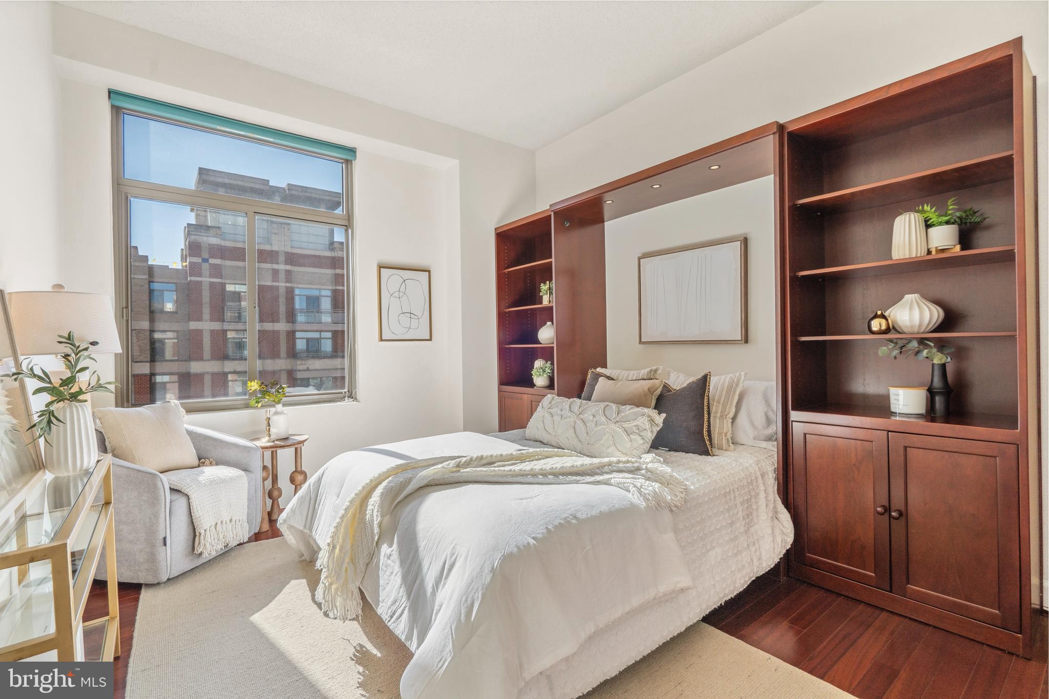 CRYSTAL CITY - Residential