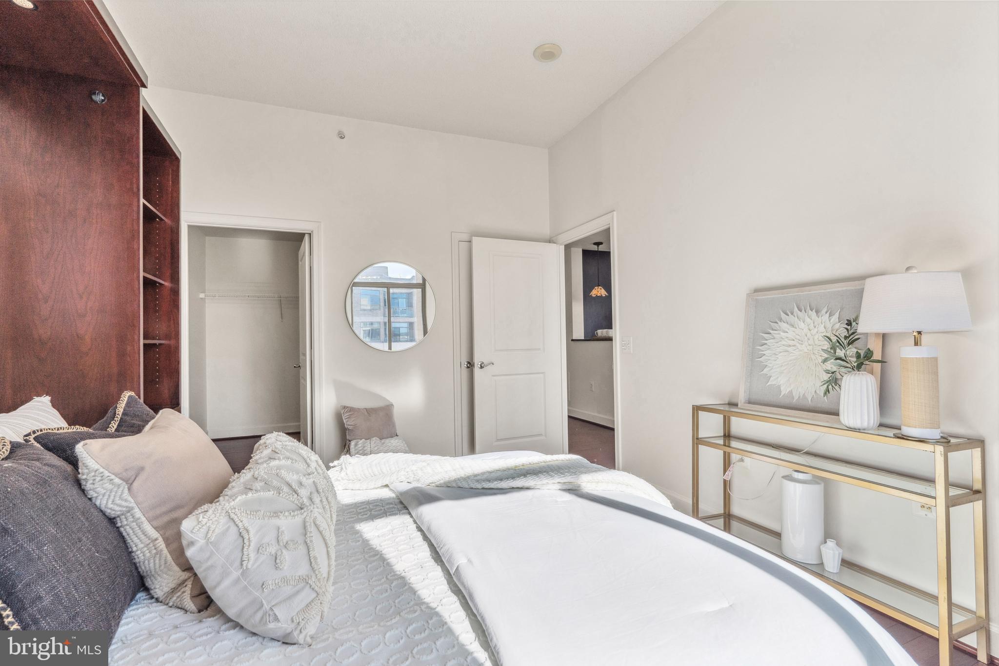 CRYSTAL CITY - Residential