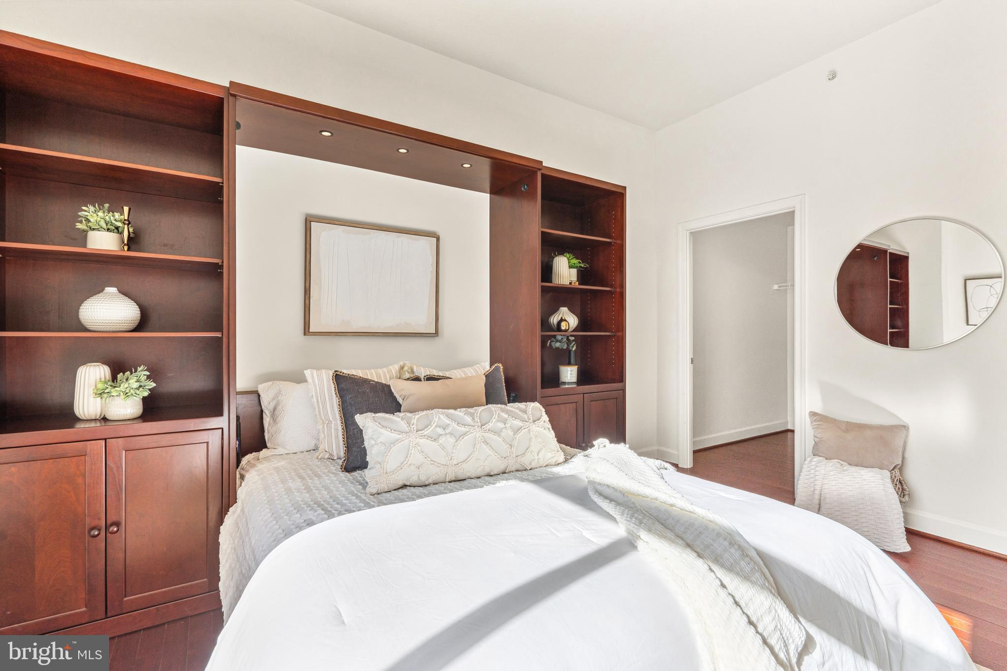 CRYSTAL CITY - Residential