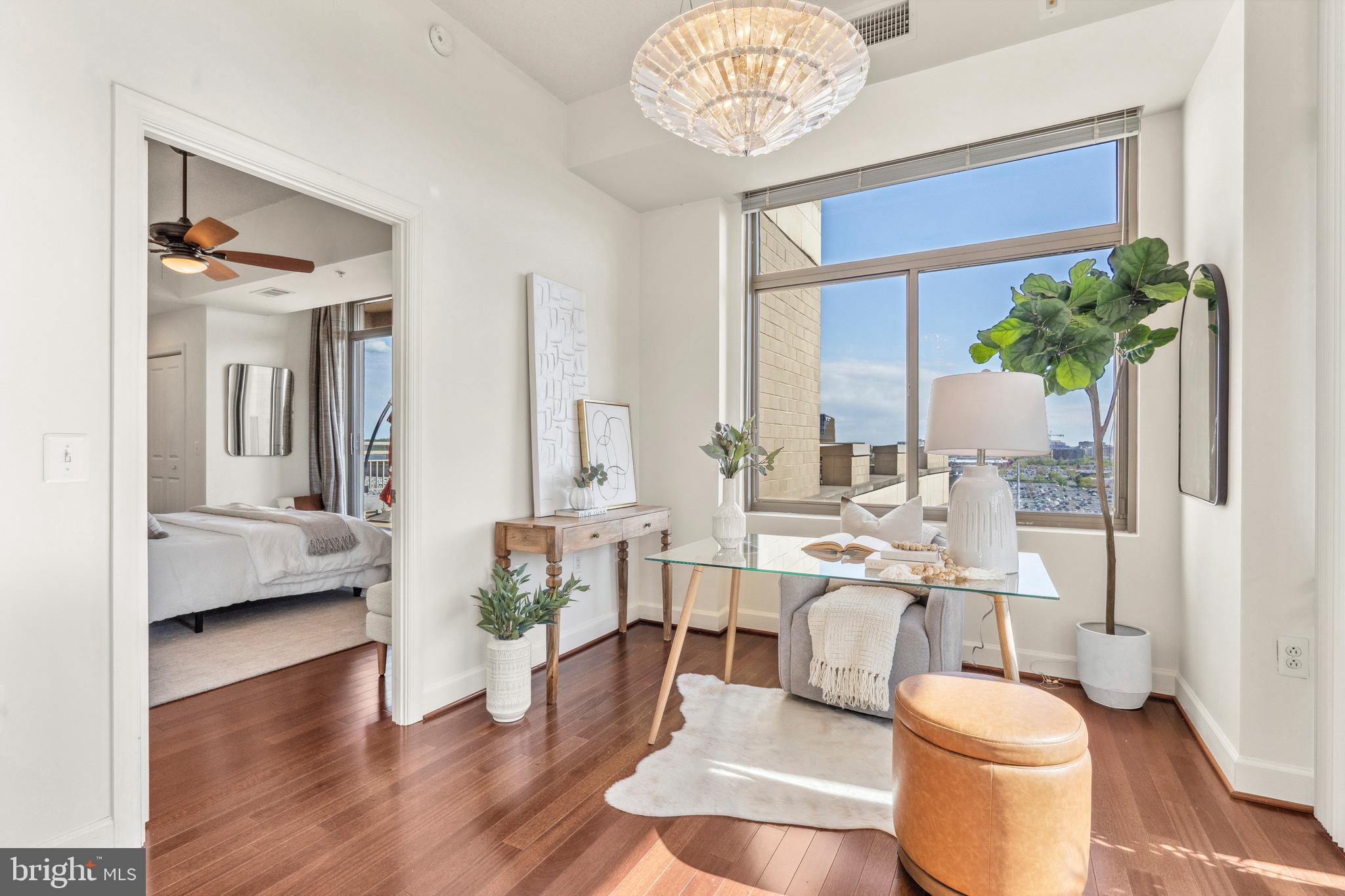 CRYSTAL CITY - Residential