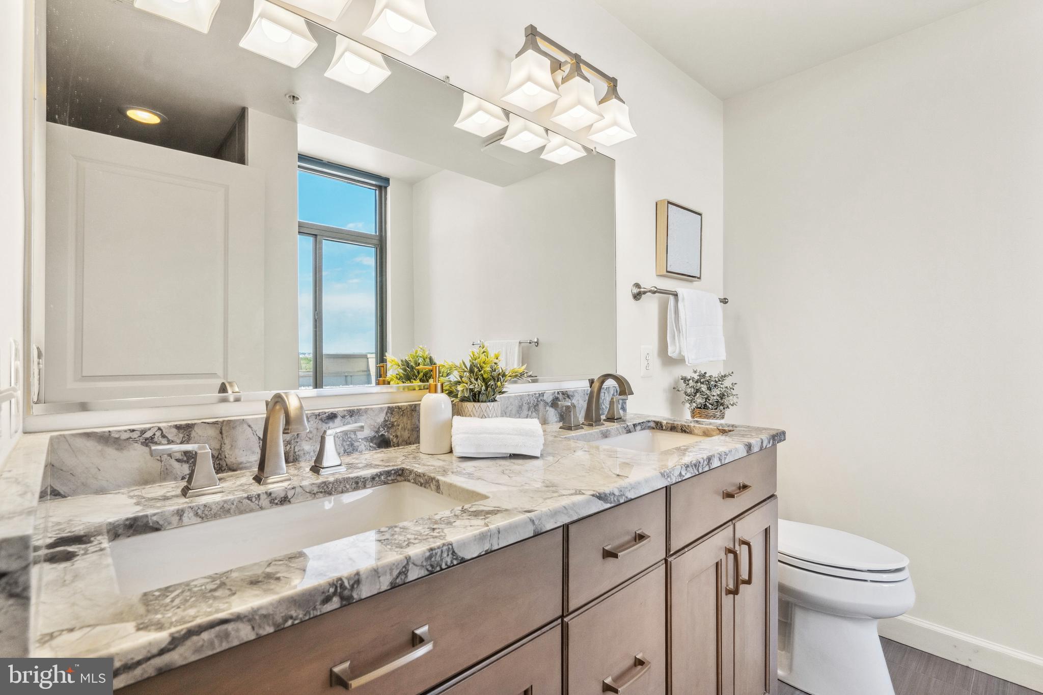 CRYSTAL CITY - Residential