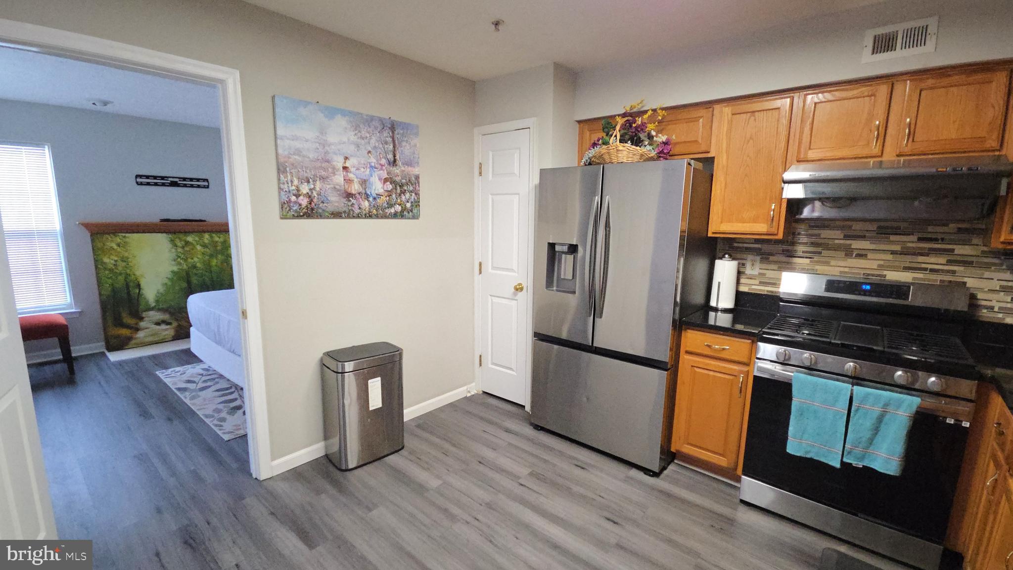 EATON SQUARE - Residential