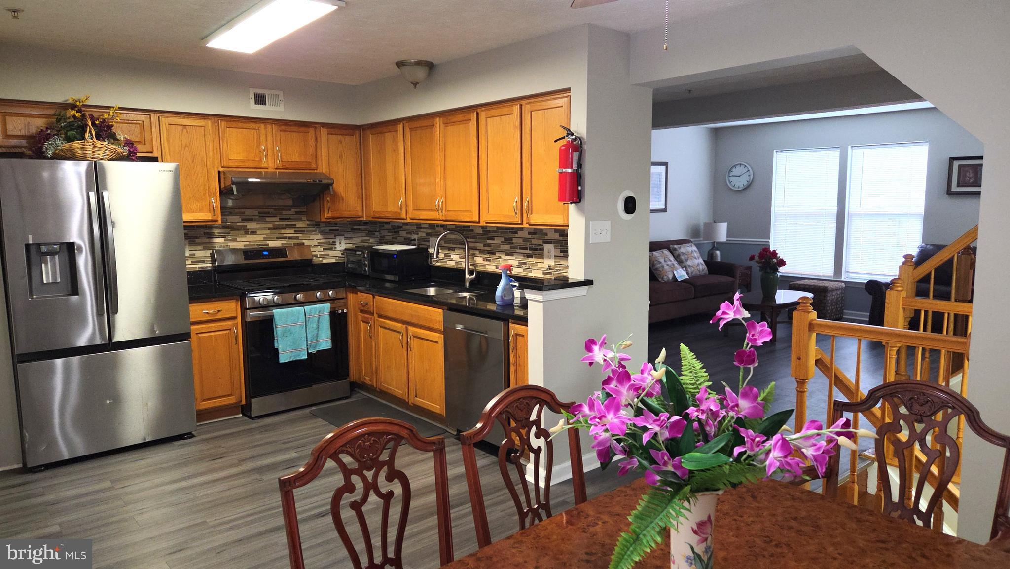 EATON SQUARE - Residential