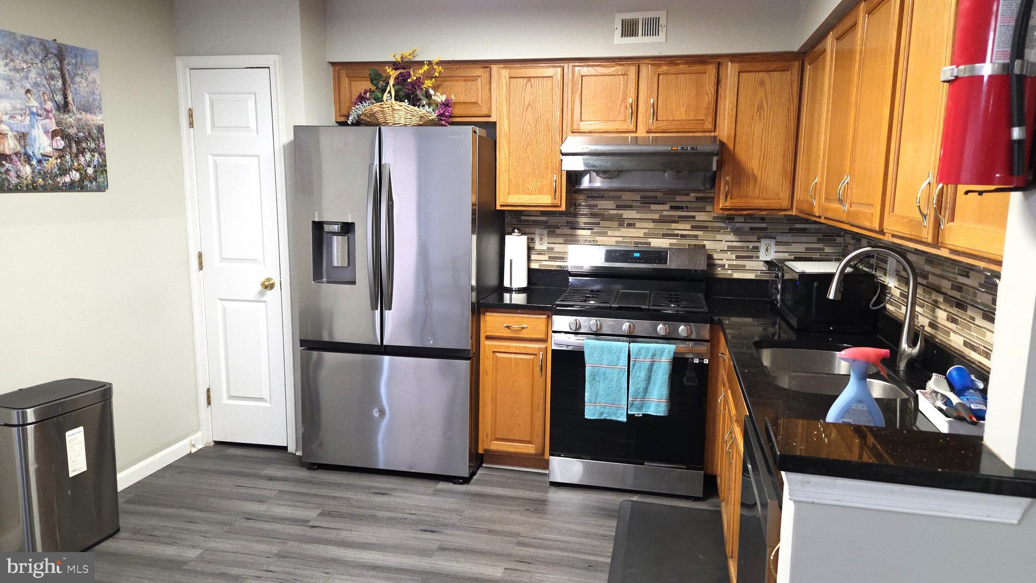 EATON SQUARE - Residential