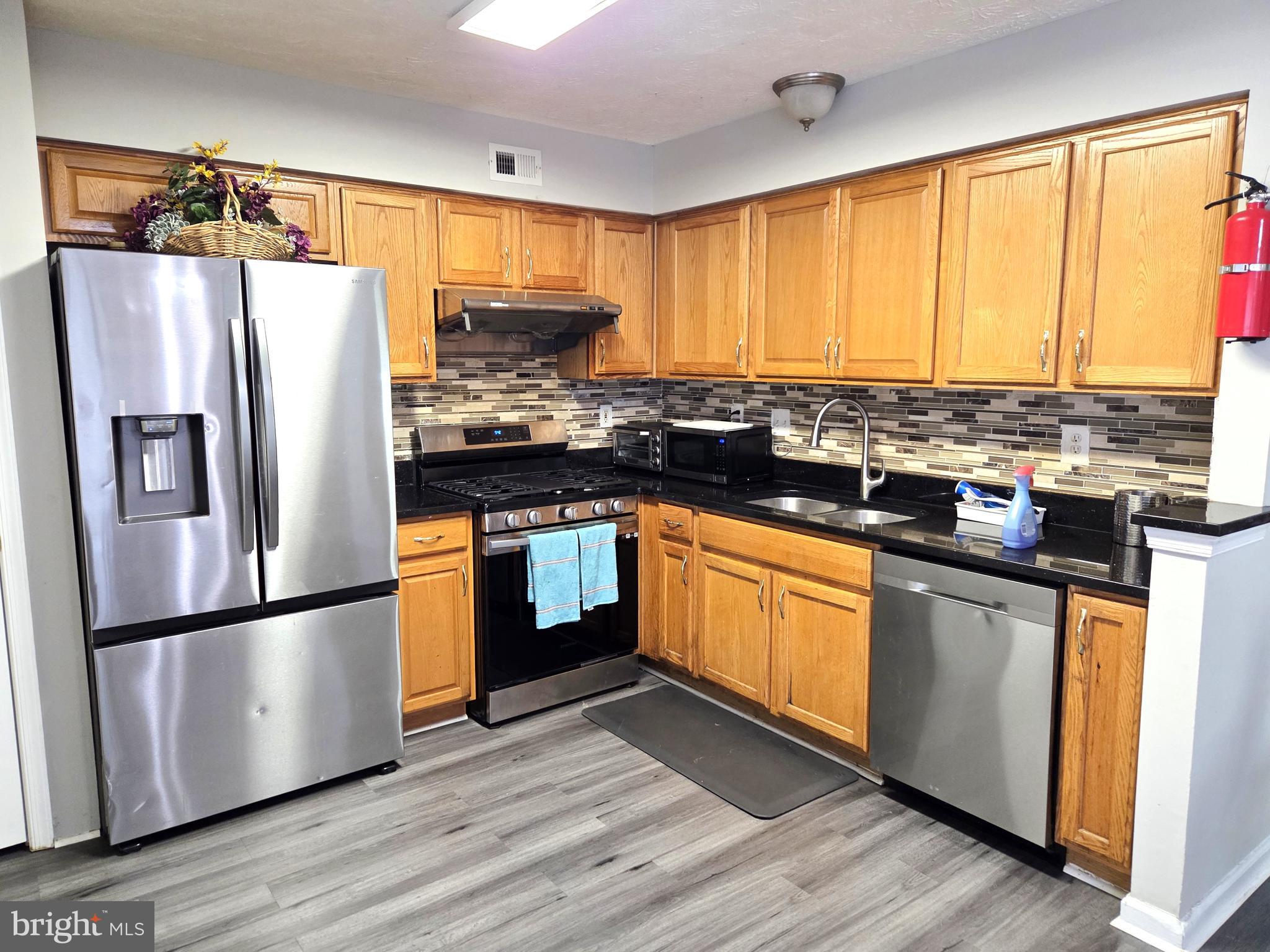 EATON SQUARE - Residential