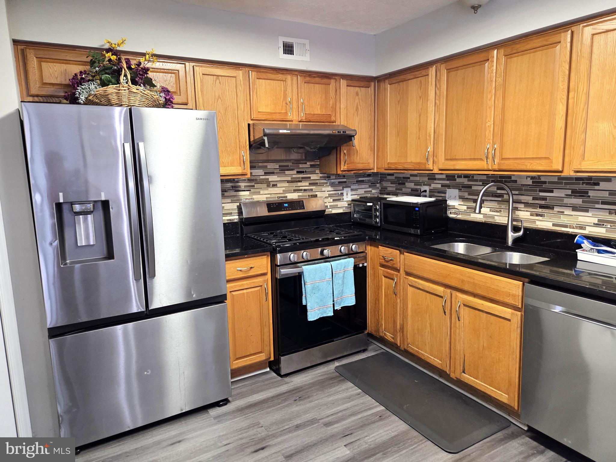 EATON SQUARE - Residential