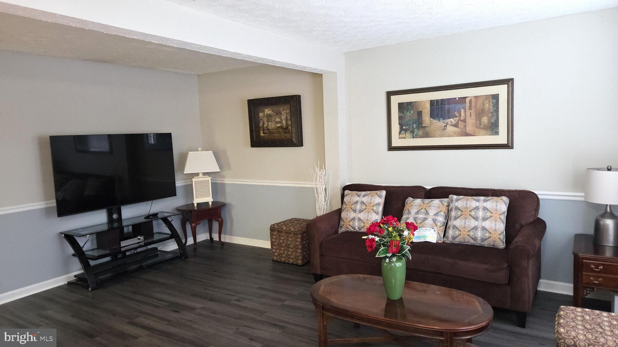 EATON SQUARE - Residential