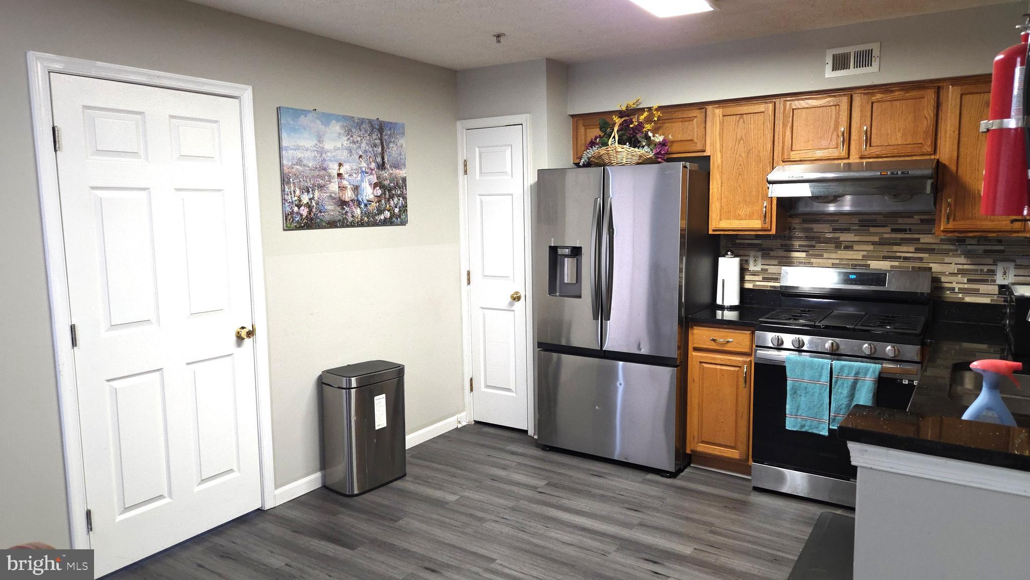 EATON SQUARE - Residential