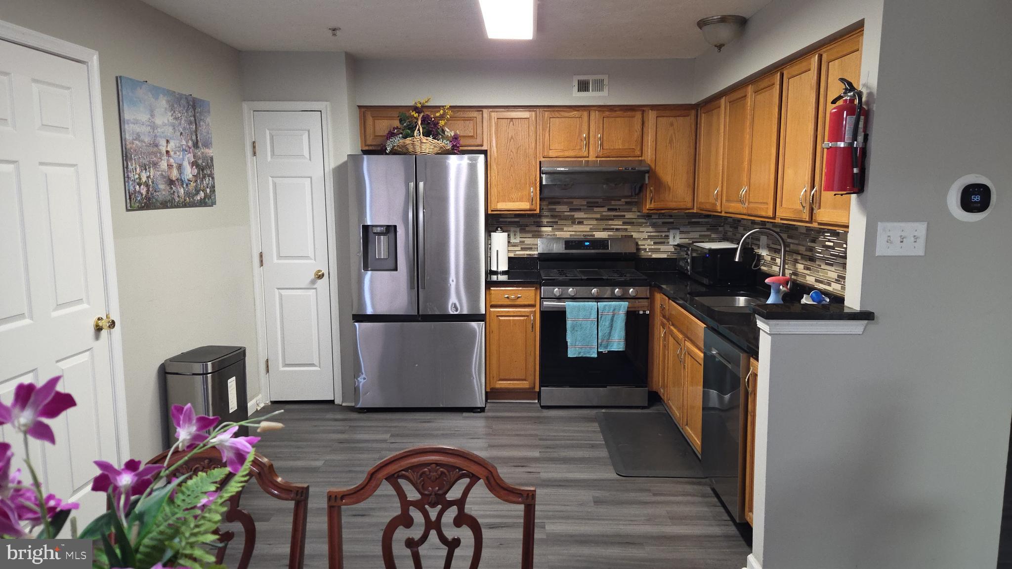 EATON SQUARE - Residential