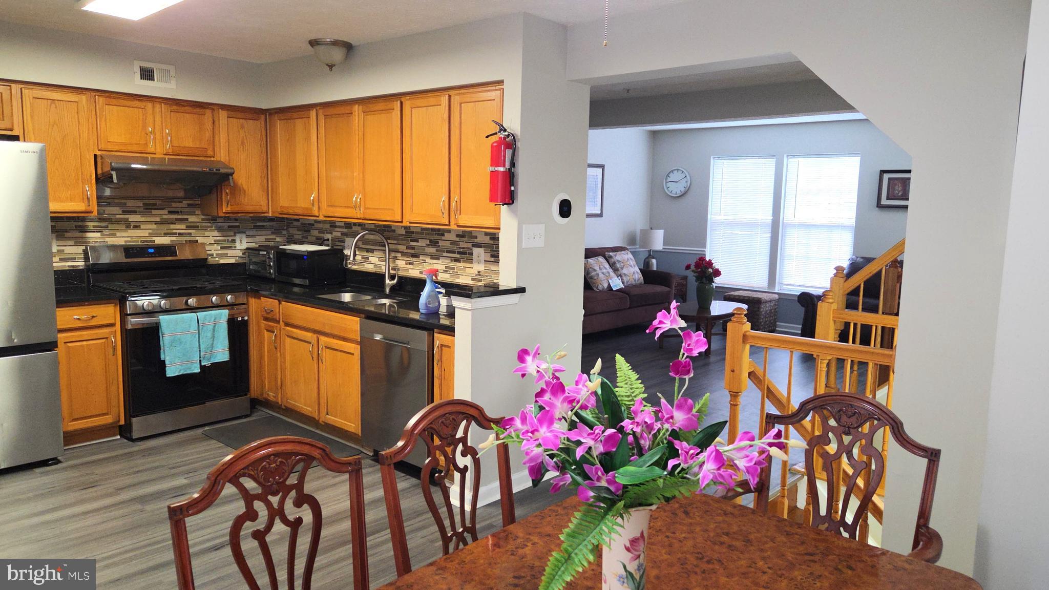 EATON SQUARE - Residential