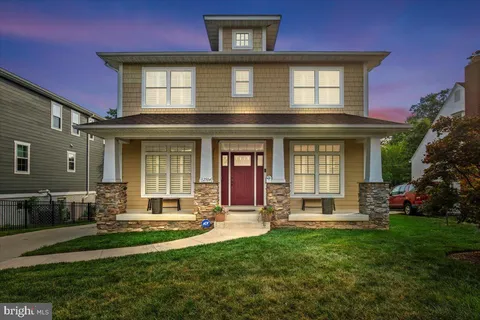 2504 Washington Boulevard, Arlington, VA MLS: VAAR2065750