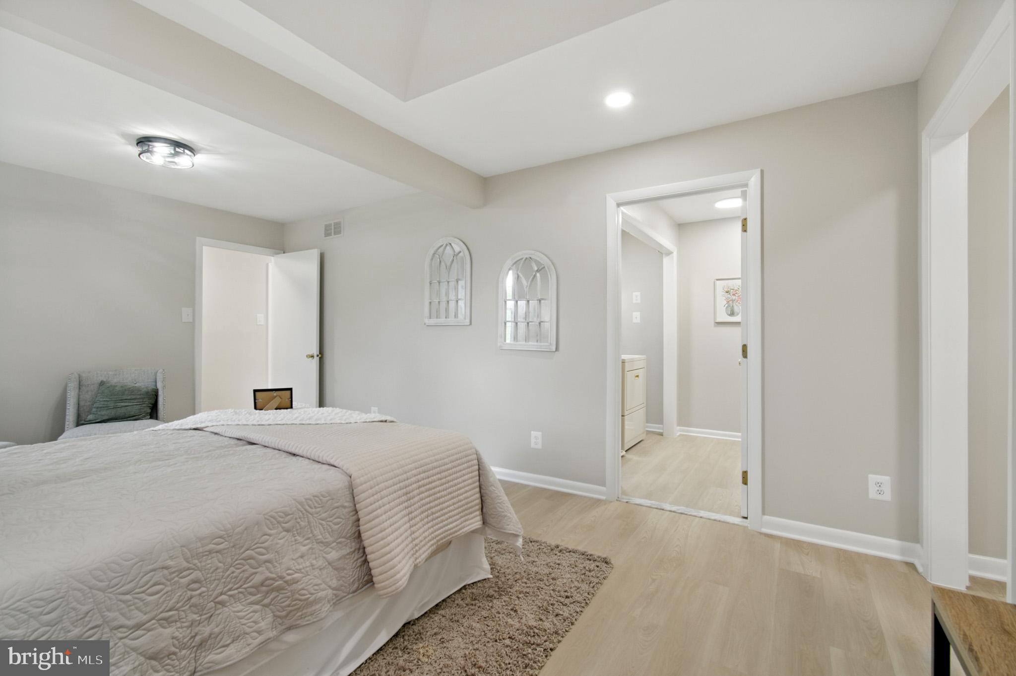 MOUNT AUGUSTINE - Residential