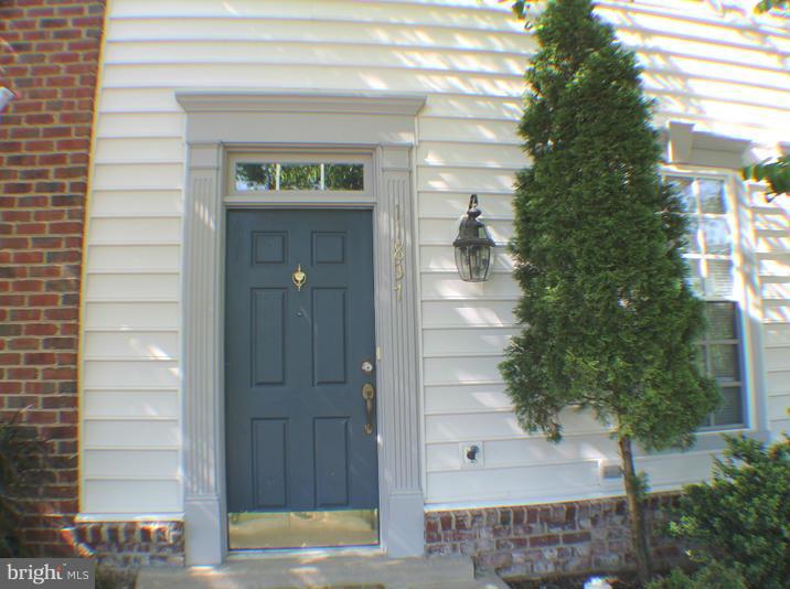 BRISTOW VILLAGE - Residential Lease