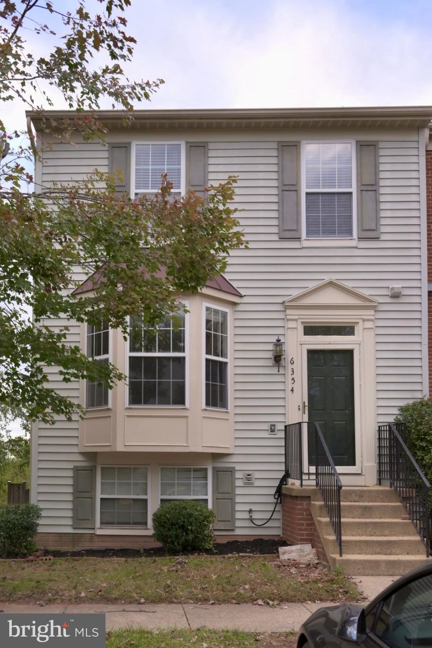 Spacious 3-bedroom, 3.5-bath townhouse in the heart of Centreville—This beautifully maintained home offers nearly 2,200 sq ft of living space, featuring hardwood floors, New bathroom in a hall way upstair, a modern kitchen with granite countertops, and a private deck perfect for entertaining.
Located in a quiet, well-kept neighborhood with easy access to I-66, Route 28, and nearby shopping and dining.