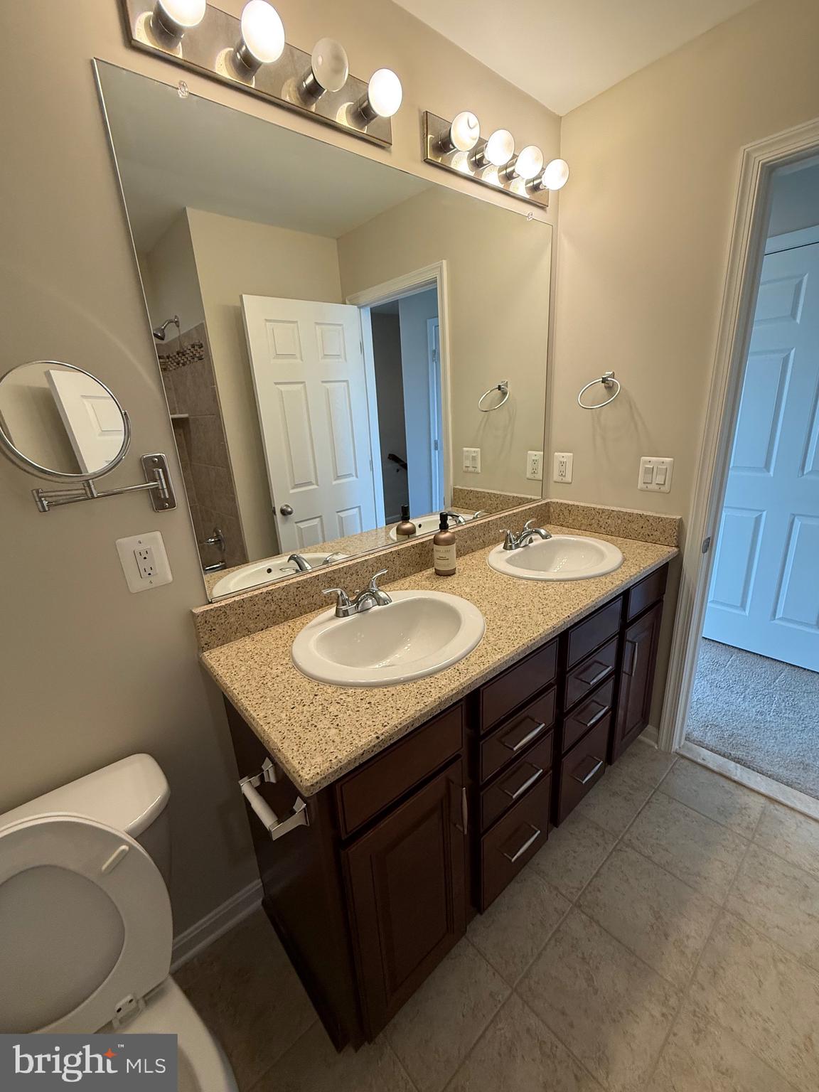 EASTGATE SQUARE - Residential