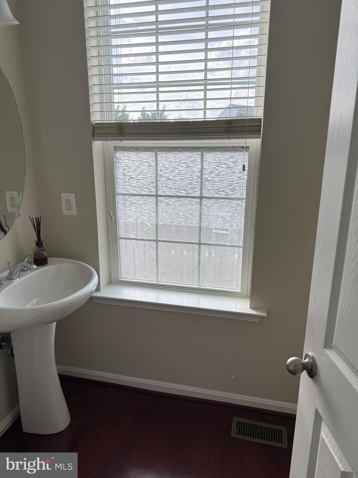 EASTGATE SQUARE - Residential