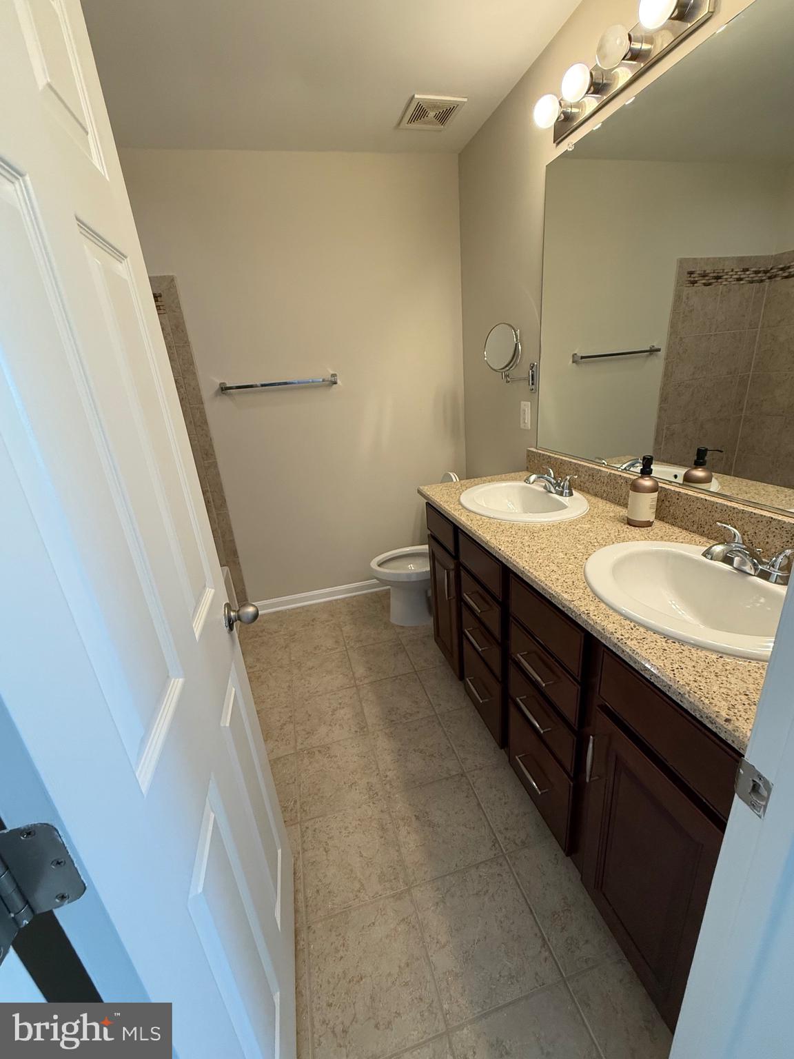 EASTGATE SQUARE - Residential