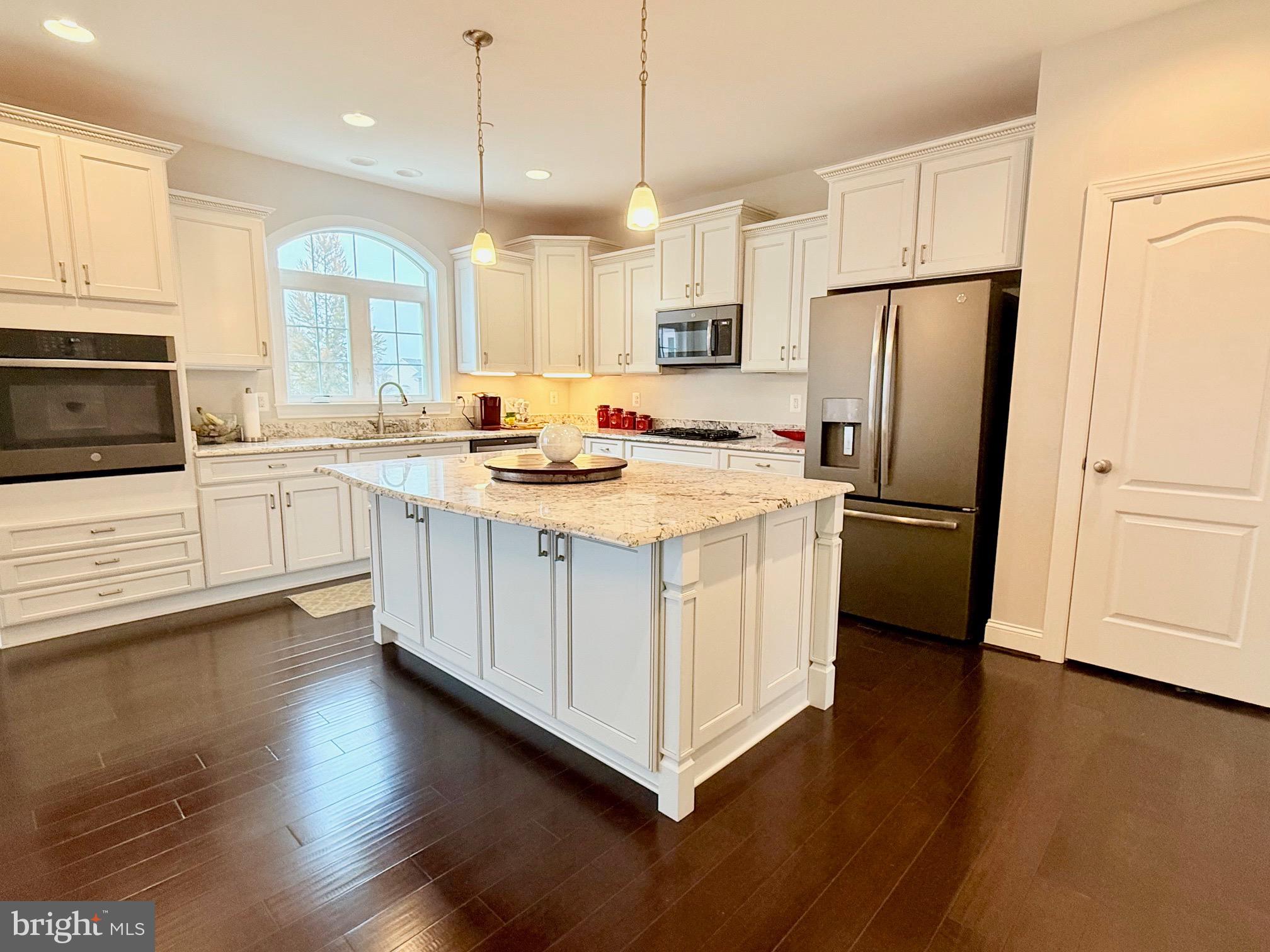 TWIN PONDS - Residential