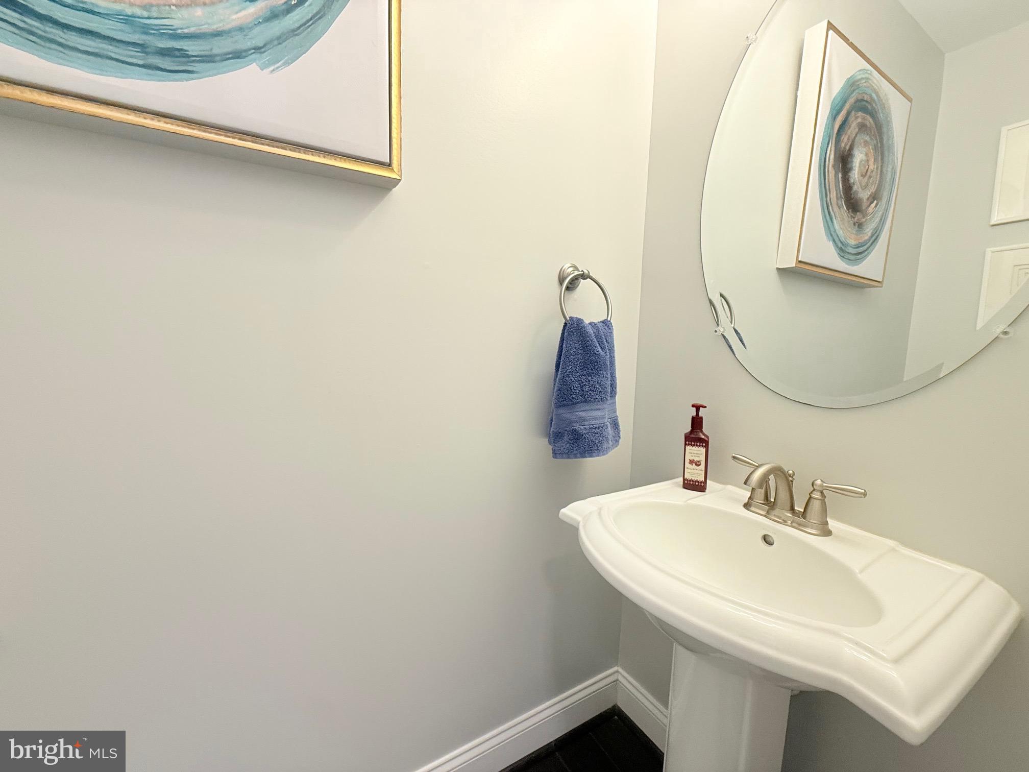 TWIN PONDS - Residential