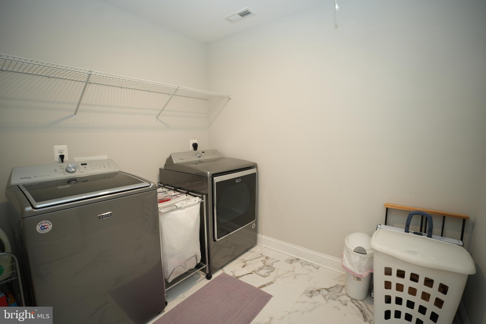 TWIN PONDS - Residential