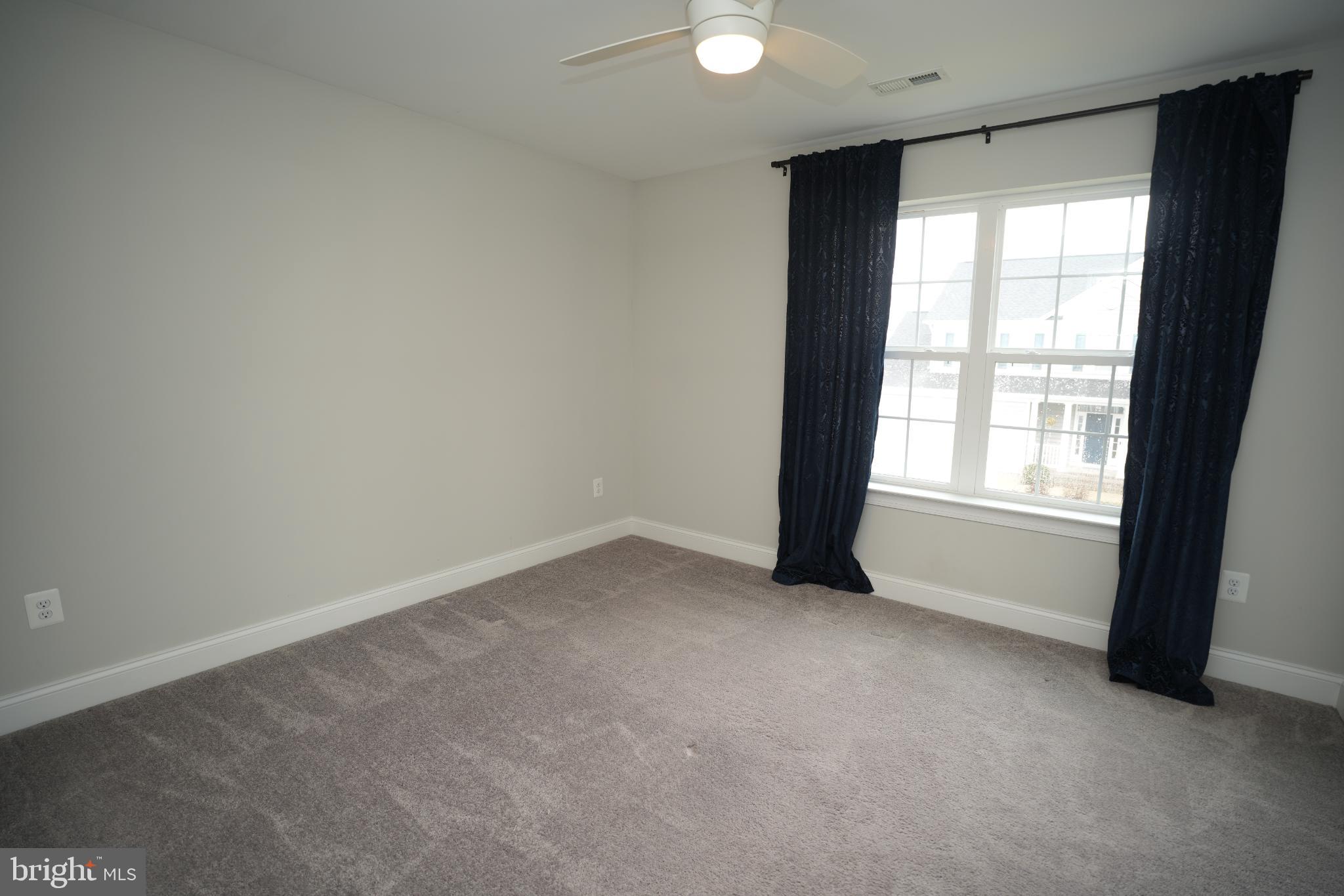 TWIN PONDS - Residential