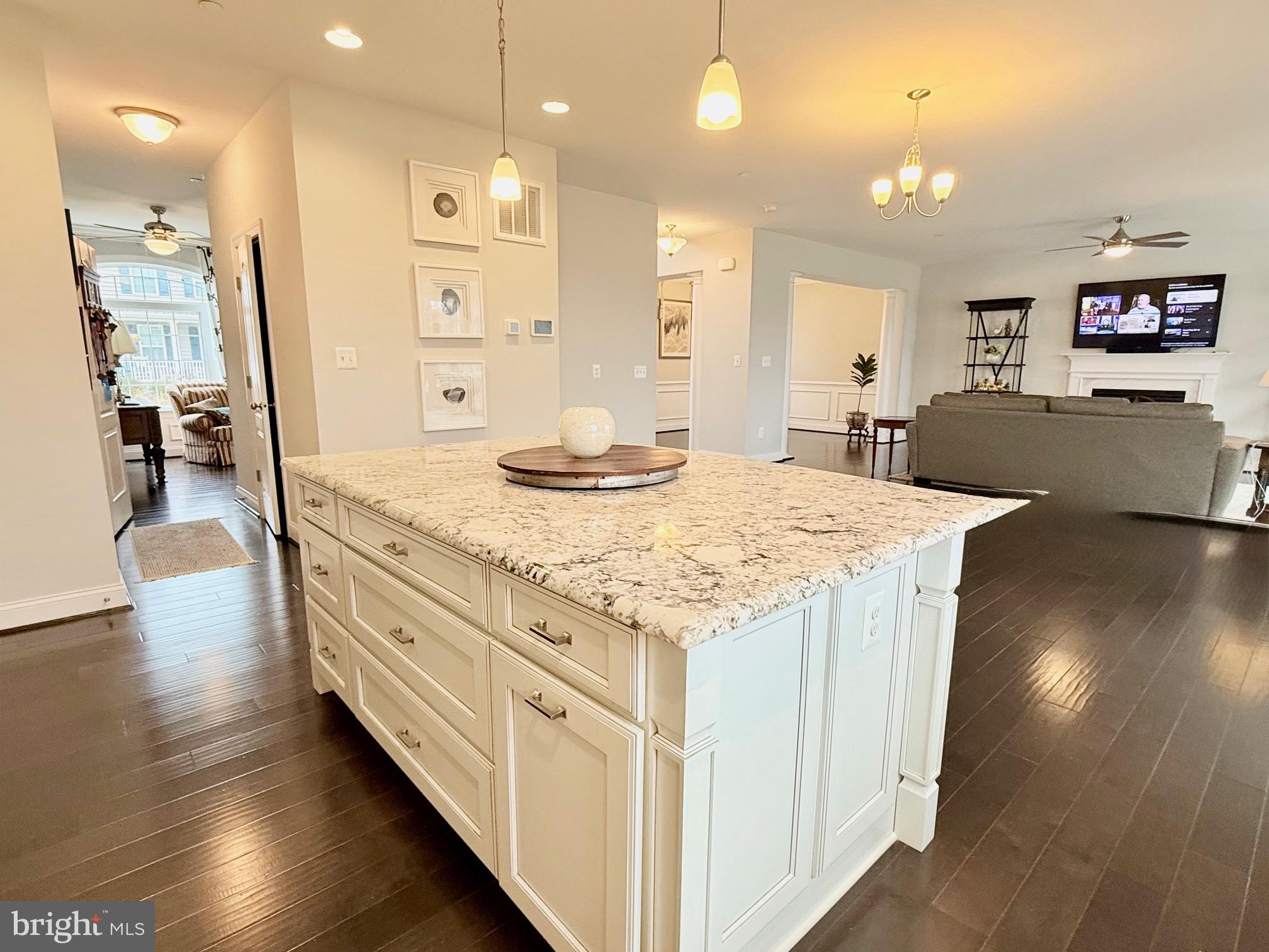 TWIN PONDS - Residential