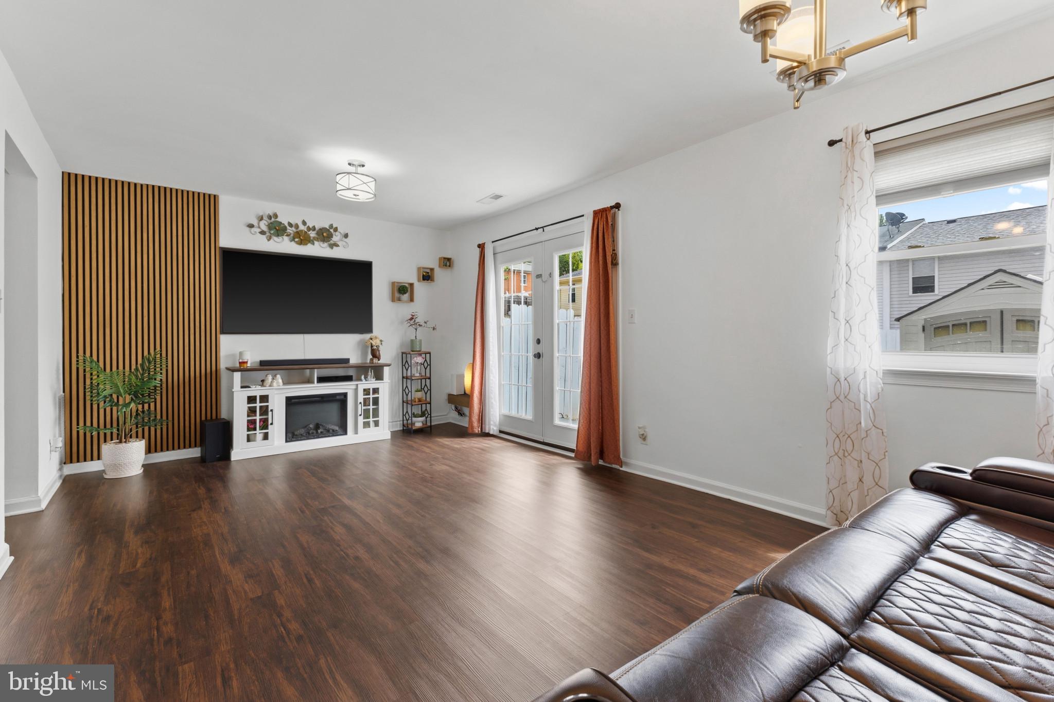 STAFFORD OAKS - Residential