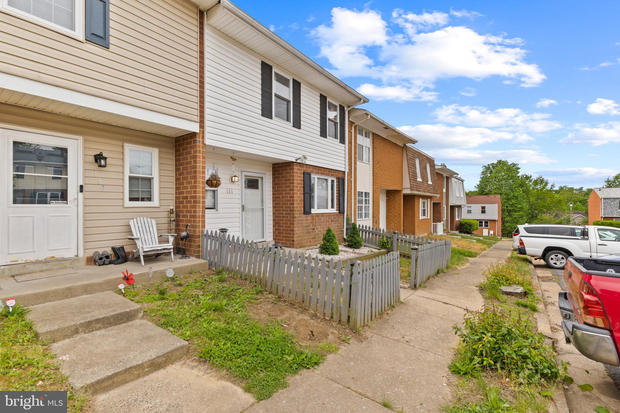 STAFFORD OAKS - Residential