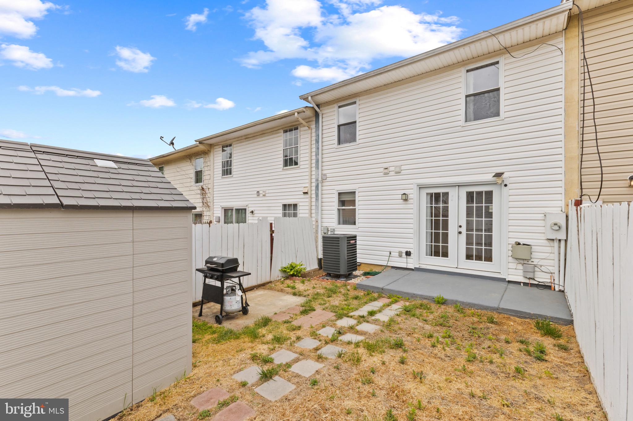 STAFFORD OAKS - Residential