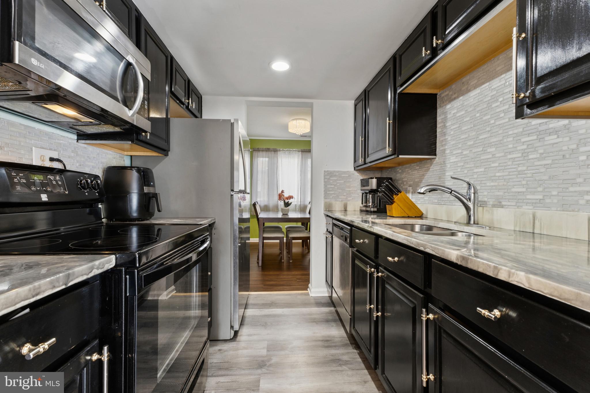 STAFFORD OAKS - Residential