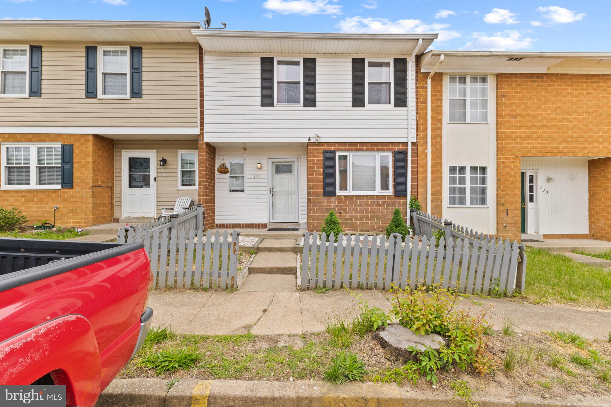 STAFFORD OAKS - Residential