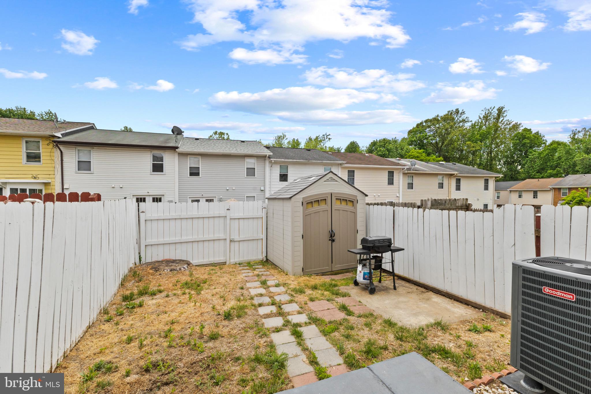 STAFFORD OAKS - Residential