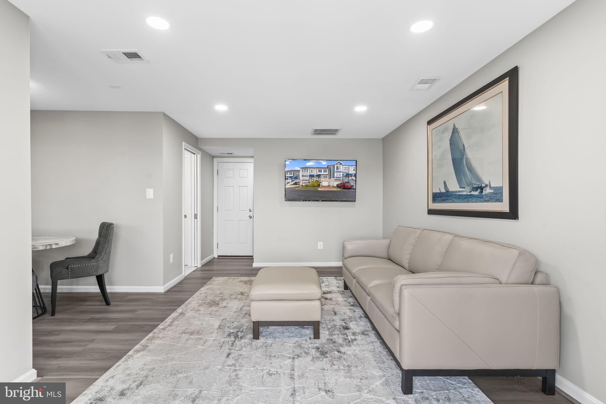 WINDWARD KEY - Residential