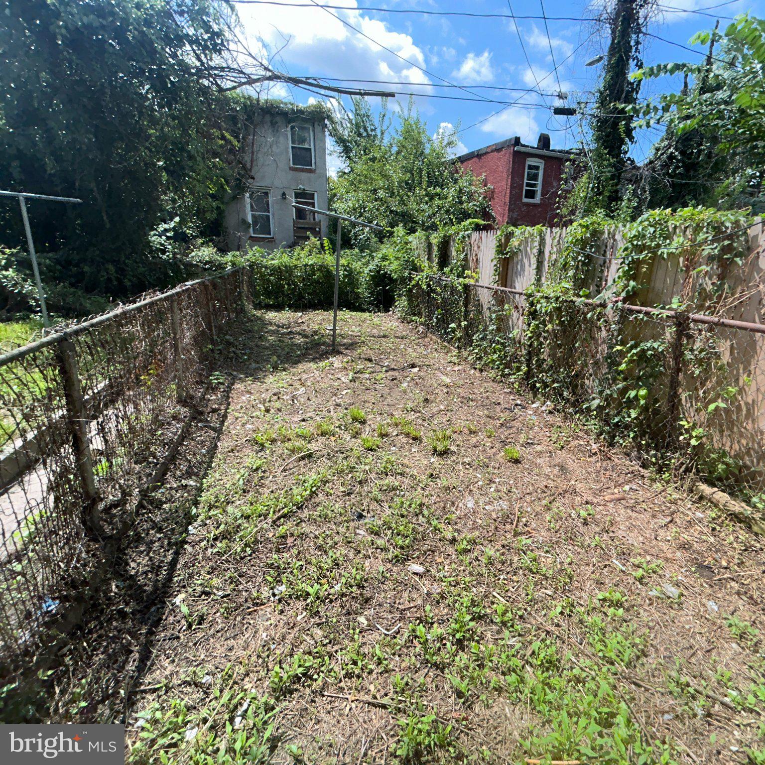 2127 HOLLINS STREET